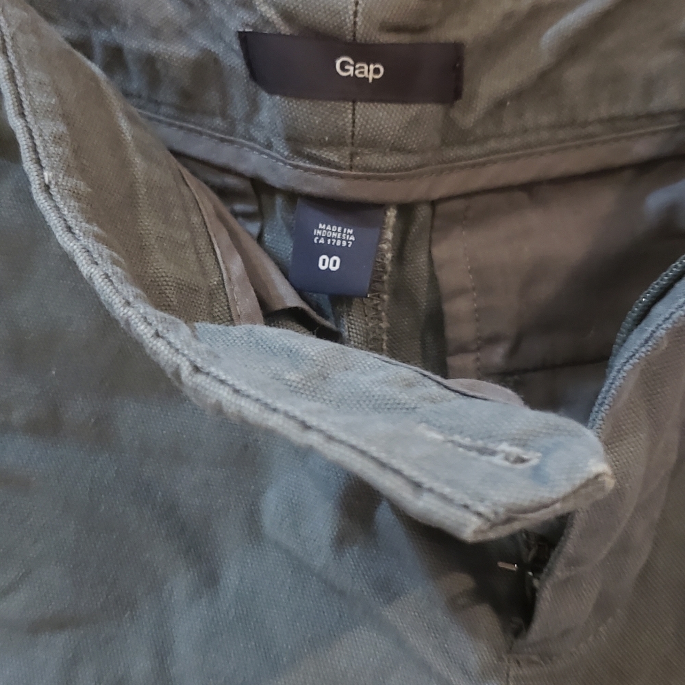 GAP Shorts - Picture 3 of 3